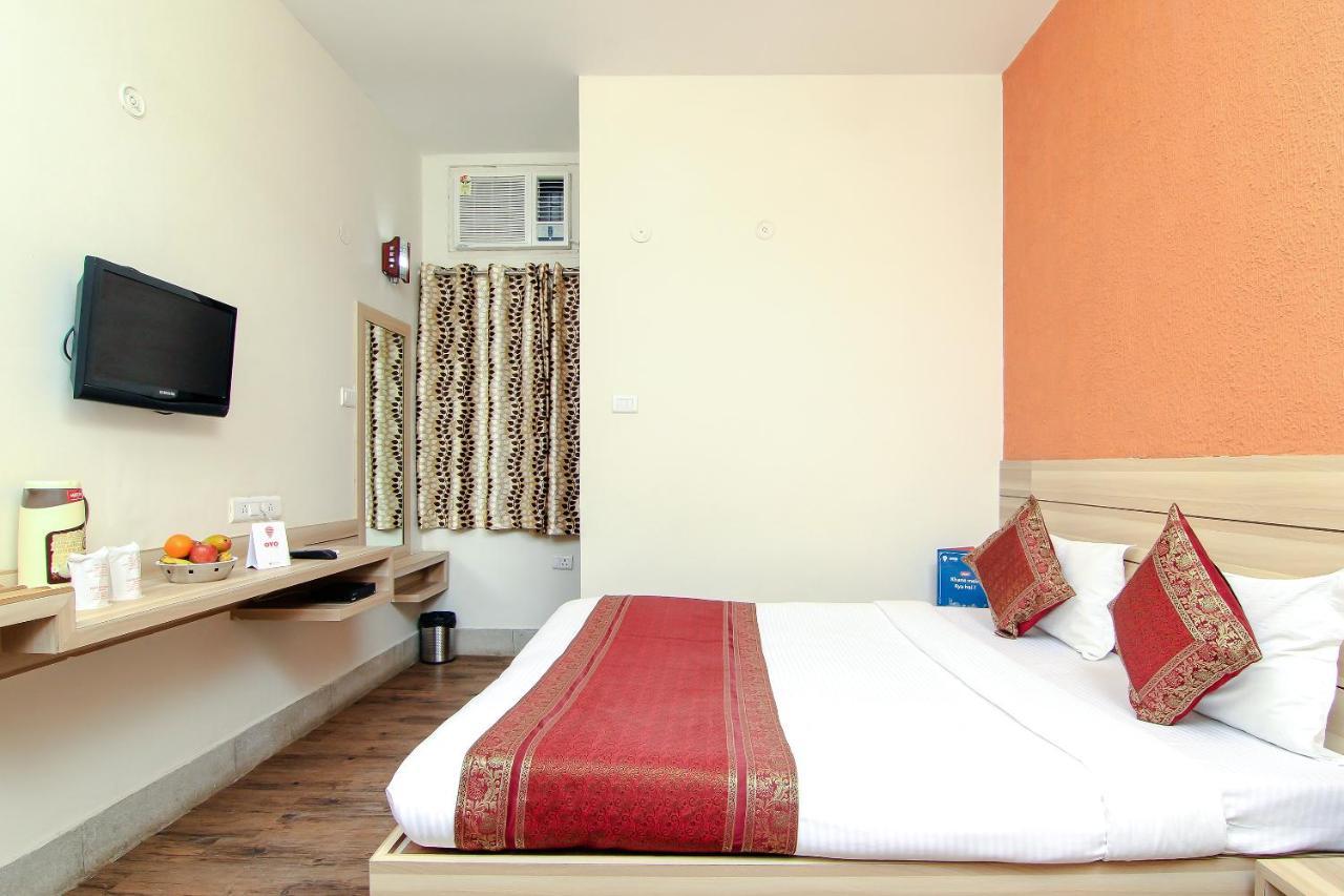 Hotel R B International Варанаси Экстерьер фото