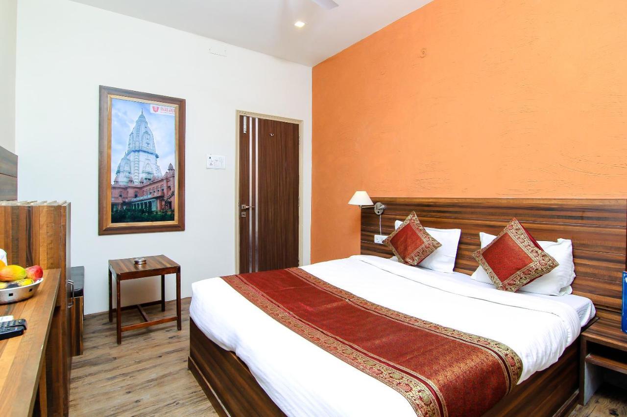Hotel R B International Варанаси Экстерьер фото