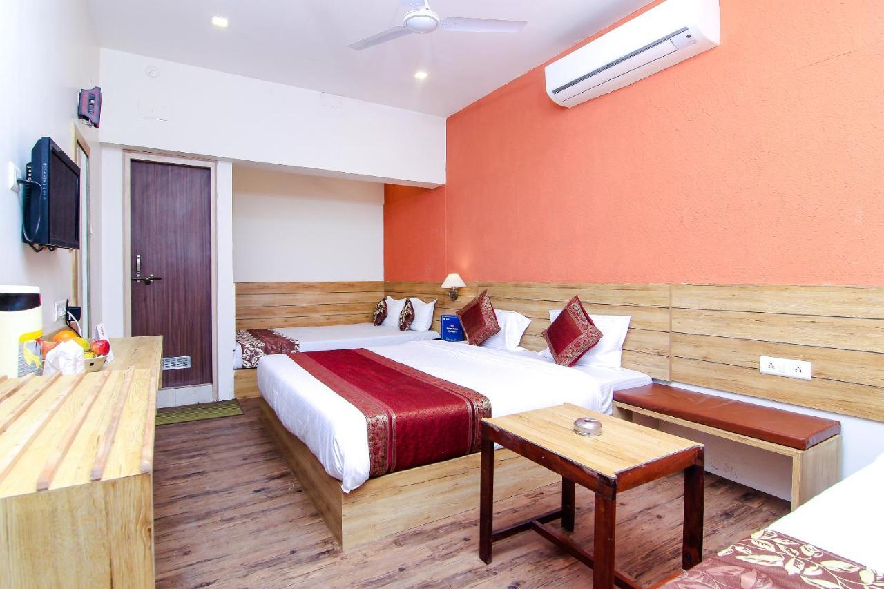 Hotel R B International Варанаси Экстерьер фото